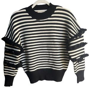 Vestique Chunky Black and White Ruffle Sleeve Sweater